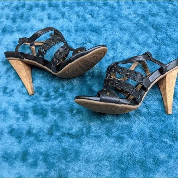 Kenneth Cole Reaction heels  - Picture 9 of 13